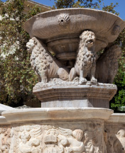 La Fontana Morosini (Piazza dei Leoni)